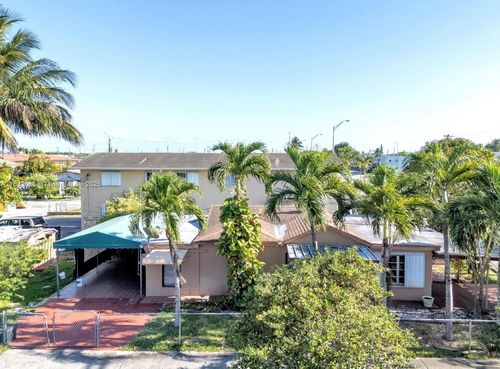 190 W 27th St, Hialeah, FL, 33010-1604 | Card Image