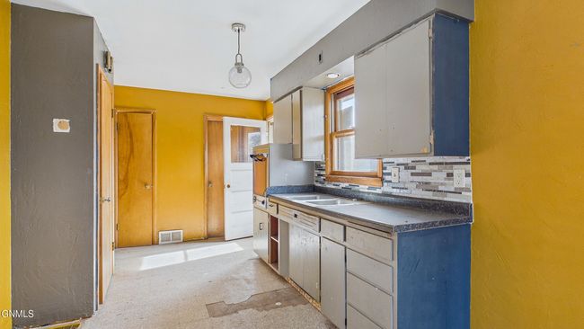 212 S Main St, House other with 2 bedrooms, 2 bathrooms and null parking in Glen Ullin ND | Image 8