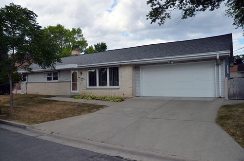 2672 N 115th St, Wauwatosa, WI, 53226 | Card Image