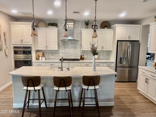 429 E Veterans Way, Queen Creek, AZ, 85140-6472 | Card Image