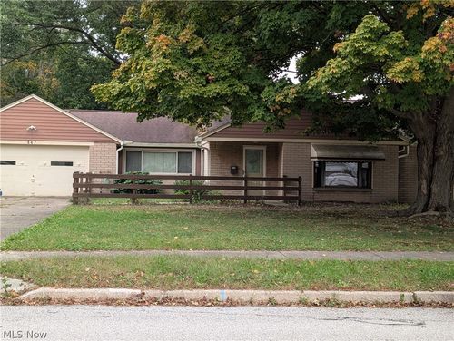 647 Longmere Dr, Kent, OH, 44240-3450 | Card Image