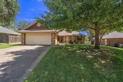 6712 N Park Dr, North Richland Hills, TX, 76182-7666 | Card Image