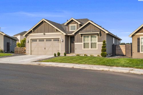 5201 Raleigh Dr, Pasco, WA, 99301-7032 | Card Image