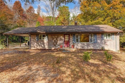 1532 W Harrison St, Reidsville, NC, 27320-8804 | Card Image