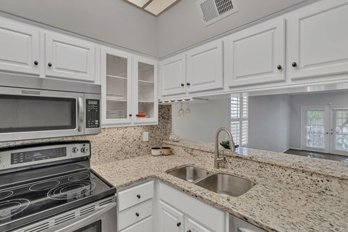 107 W End Pl, Nashville, TN, 37205-2326 | Card Image