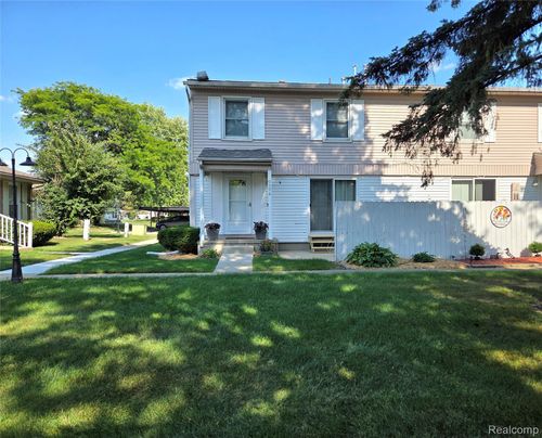 9398 Parkwood N, Davison, MI, 48423-1753 | Card Image