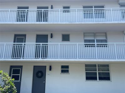 226C - 4025 N Federal Hwy, Condo with 2 bedrooms, 2 bathrooms and null parking in Fort Lauderdale FL | Image 2