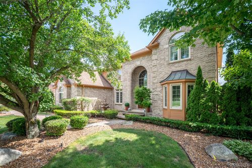 2935 Ivy Hill Dr, Commerce Township, MI, 48382-5104 | Card Image