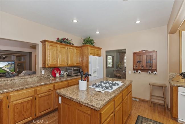 375 Meadow Cir N, House other with 4 bedrooms, 3 bathrooms and 2 parking in Big Bear Lake CA | Image 15