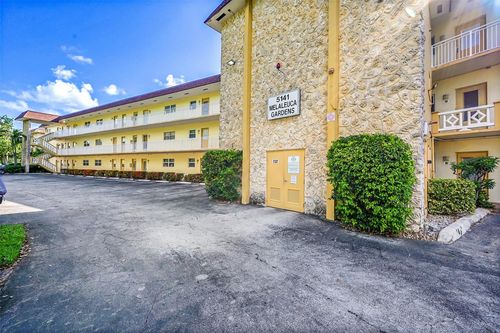 apt-211-5141 W Oakland Park Blvd, Lauderdale Lakes, FL, 33313-1553 | Card Image
