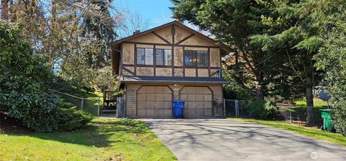 10903 Whitman Ave N, Seattle, WA, 98133-8829 | Card Image