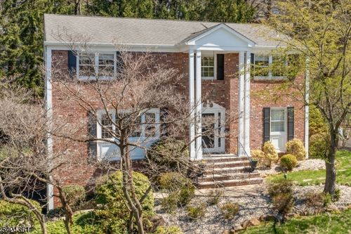 126 Wentworth Dr, Berkeley Heights, NJ, 07922-1701 | Card Image