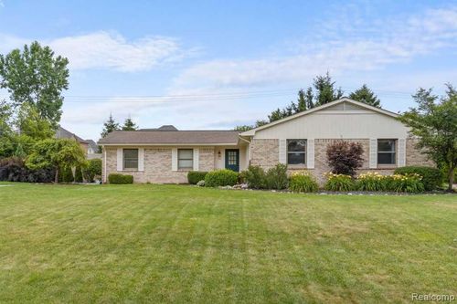 2961 Hartford Ln, Shelby Twp, MI, 48316-2127 | Card Image
