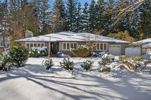 16 Lovers Lane, Ancaster, ON, L9G1G3 | Card Image