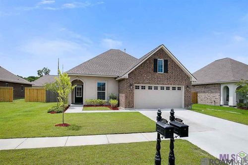 18295 Crows Nest Dr, Prairieville, LA, 70769-3944 | Card Image