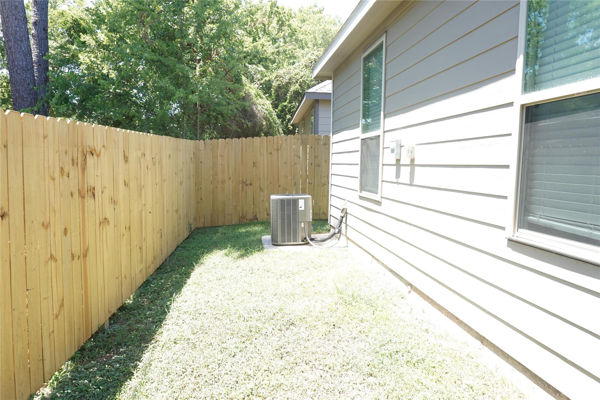 Residential Lease in Willis 4