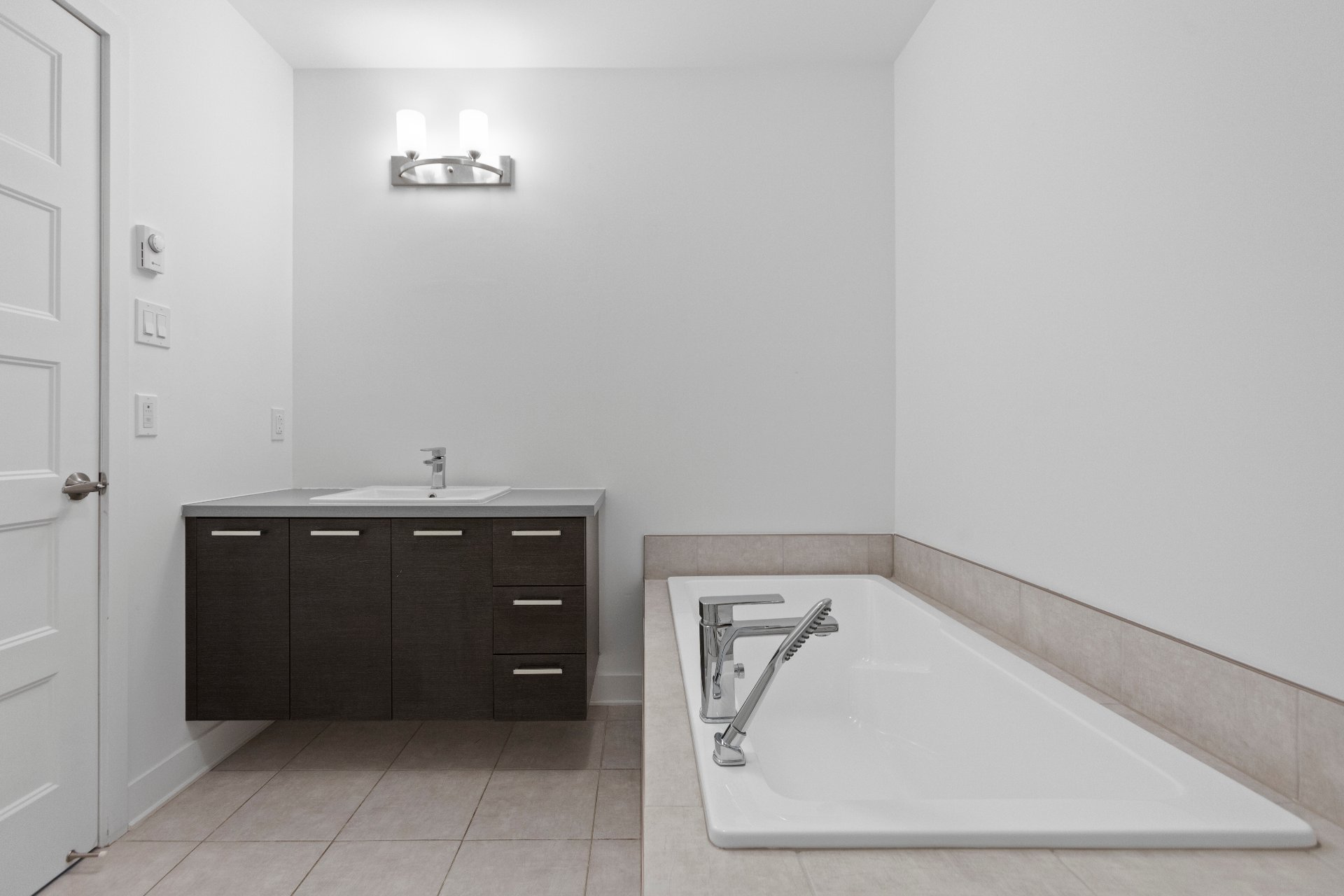 Residential Lease in Les Coteaux