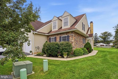 99 Waynebrook Dr, Honey Brook, PA, 19344-8724 | Card Image