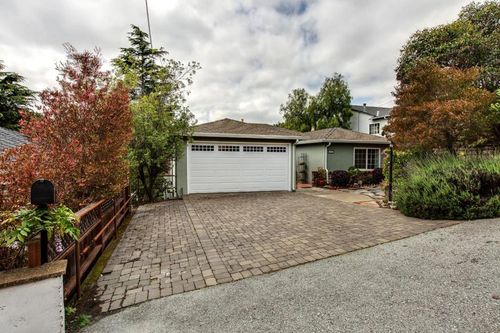 209 Clifton Ave, San Carlos, CA, 94070-1752 | Card Image