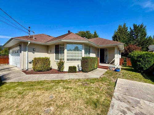 530 Shaw Rd, Gibsons, BC, V0N1V8 | Card Image