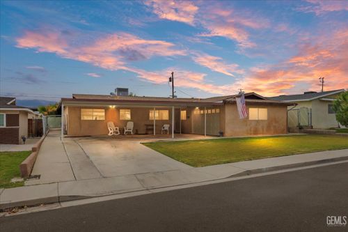 217 Suzanne Ln, Taft, CA, 93268 | Card Image