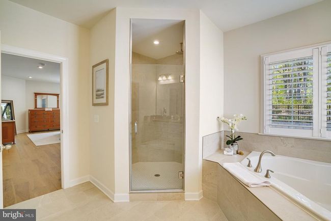 8942 Hubbard Way, House other with 4 bedrooms, 4 bathrooms and null parking in LORTON VA | Image 37