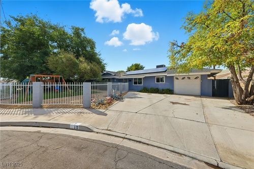 19 Zircon Cir, Las Vegas, NV, 89106-3729 | Card Image