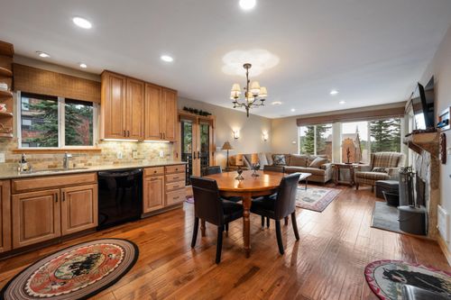555-11711 Snowpeak Way, Truckee, CA, 96161-0000 | Card Image