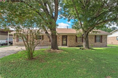 518 E Avenue G Avenue, House other with 3 bedrooms, 2 bathrooms and 2 parking in Rosebud TX | Image 1