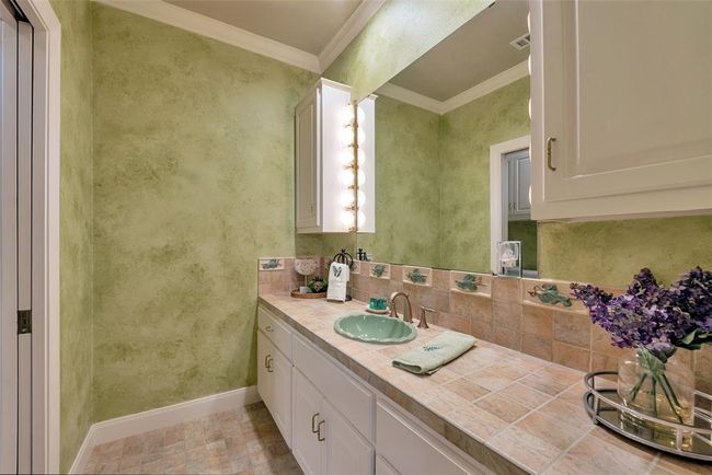 Jack in Jill bathroom | Image 33