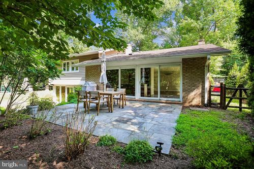 8200 Stone Trail Dr, BETHESDA, MD, 20817-4556 | Card Image