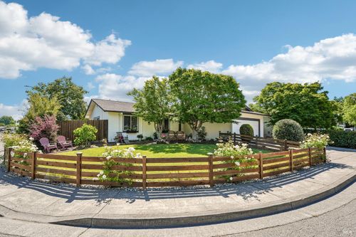 911 Hudis Street, Rohnert Park, CA, 94928 | Card Image