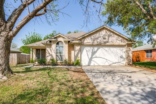 745 Winding Oak Bnd, Lake Dallas, TX, 75065-2210 | Card Image