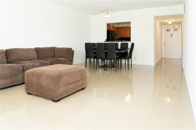 APT-23C - 5140 Sw 40 Th Ave, Condo with 2 bedrooms, 2 bathrooms and null parking in Fort Lauderdale FL | Image 17