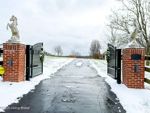 700 Cedarmore Rd, Bagdad, KY, 40003-7066 | Card Image