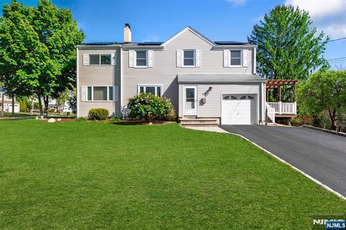 276 Concord Dr, River Edge, NJ, 07661-1318 | Card Image