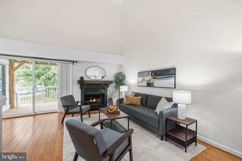 19-2-3377 Lakeside View Dr, FALLS CHURCH, VA, 22041-2453 | Card Image