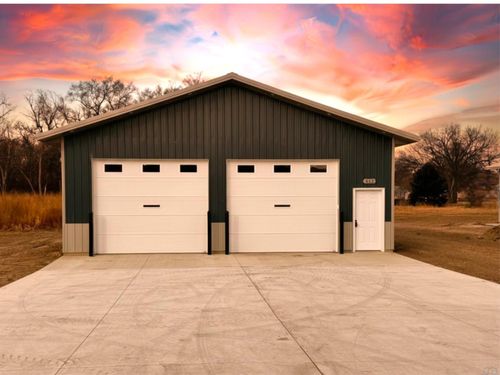 911 Ferdig St, Yankton, SD, 57078-3207 | Card Image