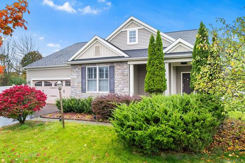 5 Matthews Ct, Cohoes, NY, 12047-1453 | Card Image