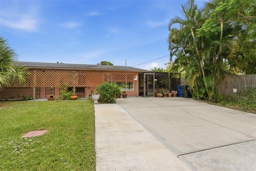 857 Palmetto St, ENGLEWOOD, FL, 34223-3939 | Card Image