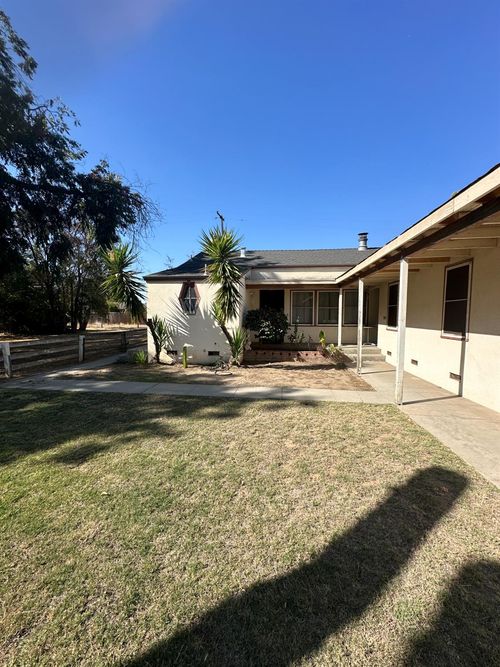 2627 N Thorne Ave, Fresno, CA, 93704-5311 | Card Image