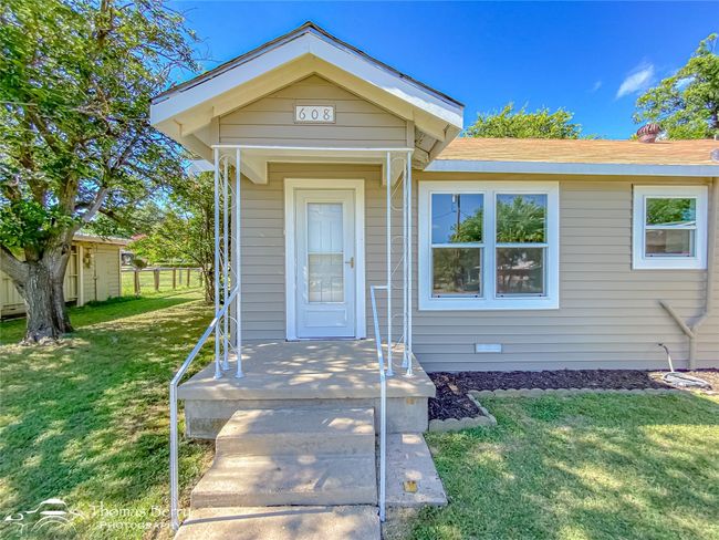 608 E 8 Th St, House other with 3 bedrooms, 2 bathrooms and null parking in Coleman TX | Image 5