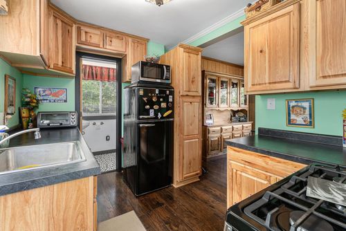 1017 Perry St, Flint, MI, 48504-4874 | Card Image