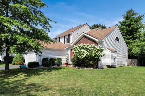 8662 Robbins Loop Dr, Reynoldsburg, OH, 43068-8548 | Card Image