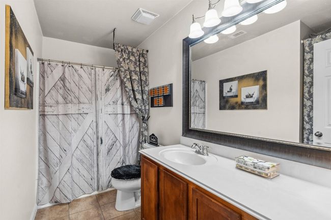 Secondary bathroom with tub/shower combination and storage closet. | Image 26