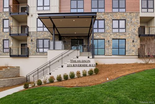 107-25 S Riverside Ave, Croton On Hudson, NY, 10520-2603 | Card Image