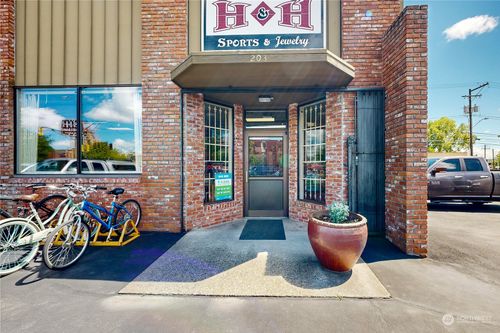 203 W Alder St, Walla Walla, WA, 99362-2809 | Card Image