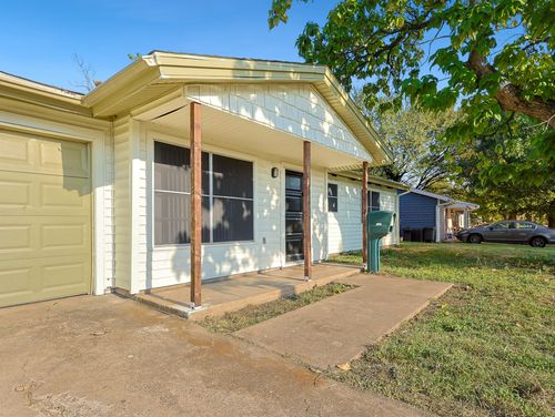 804 Milam Dr, Euless, TX, 76039-3207 | Card Image