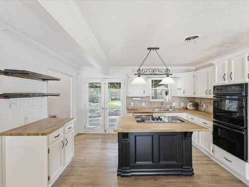 828 Billie Ruth Ln, Hurst, TX, 76053-4820 | Card Image