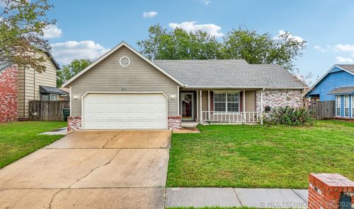 8237 N 127th East Ave, Owasso, OK, 74055-6246 | Card Image